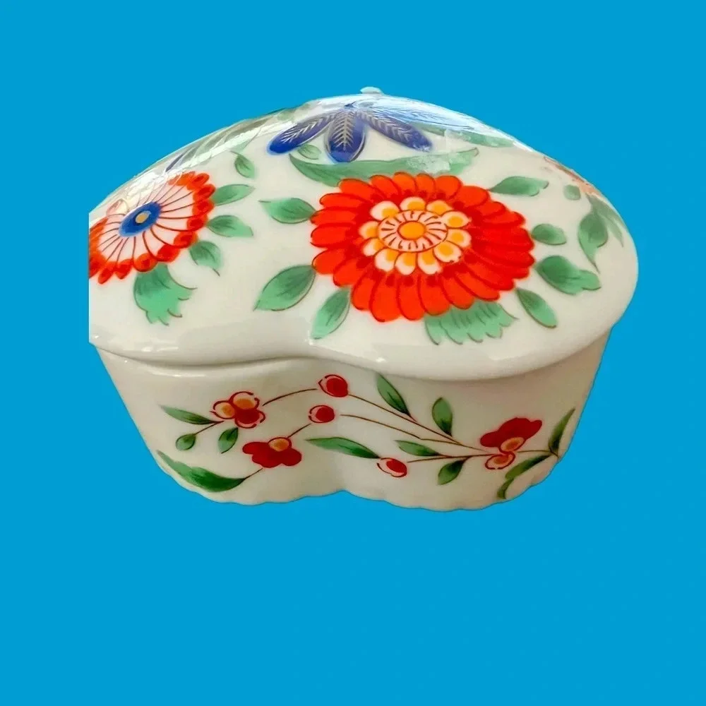 Vintage Smithsonian by Kakiemon Heart Floral Hand Painted Trinket Box Made Japan